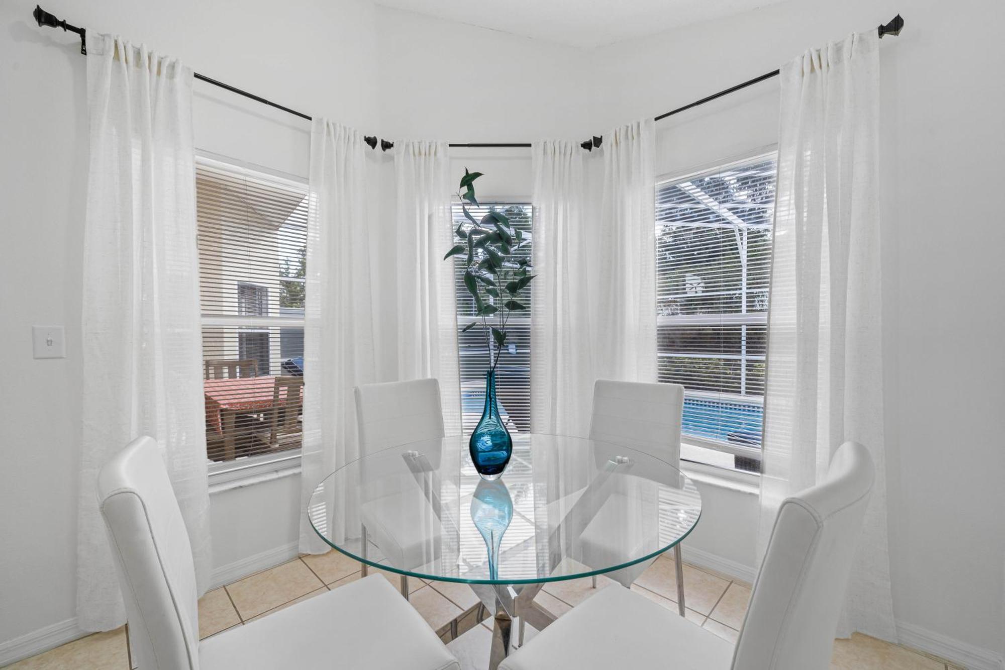 Stunning 4-bedroom W/ Pool - Close To Parks And Gulf Courses! Villa *
