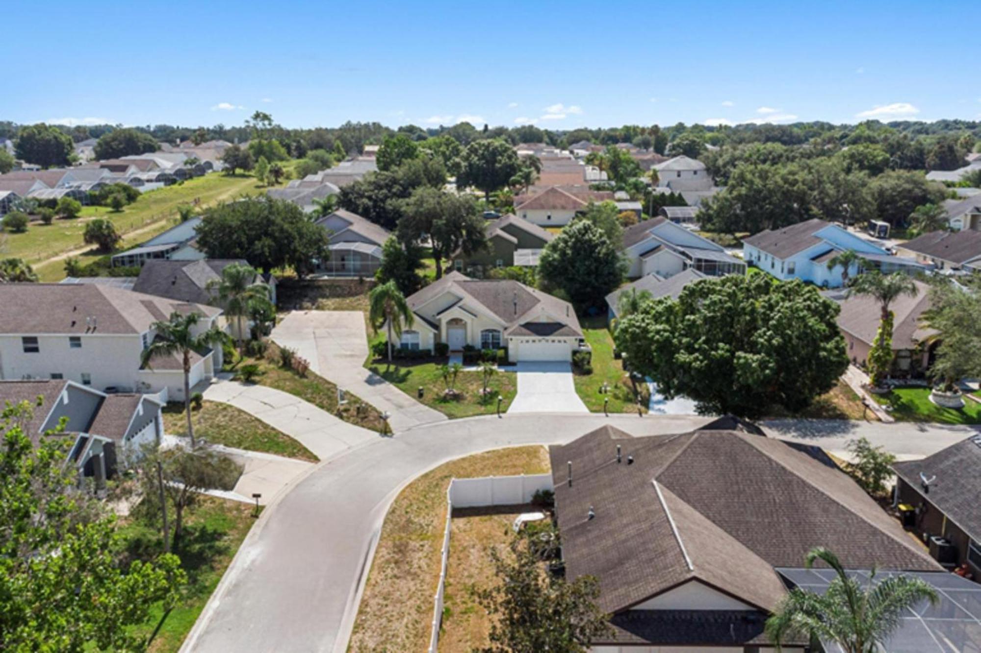 Villa Stunning 4-bedroom W/ Pool - Close To Parks And Gulf Courses!