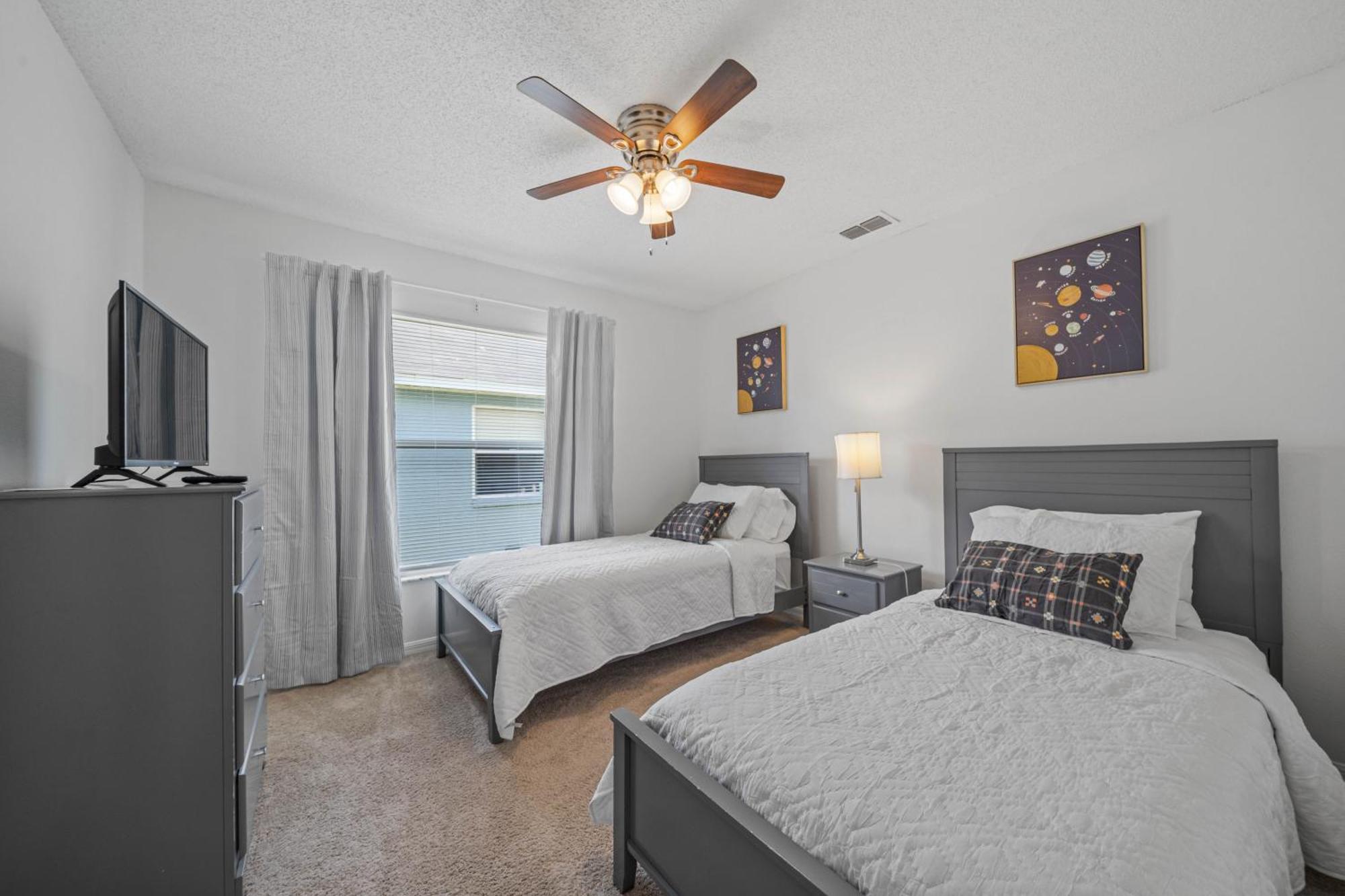 Stunning 4-bedroom W/ Pool - Close To Parks And Gulf Courses!