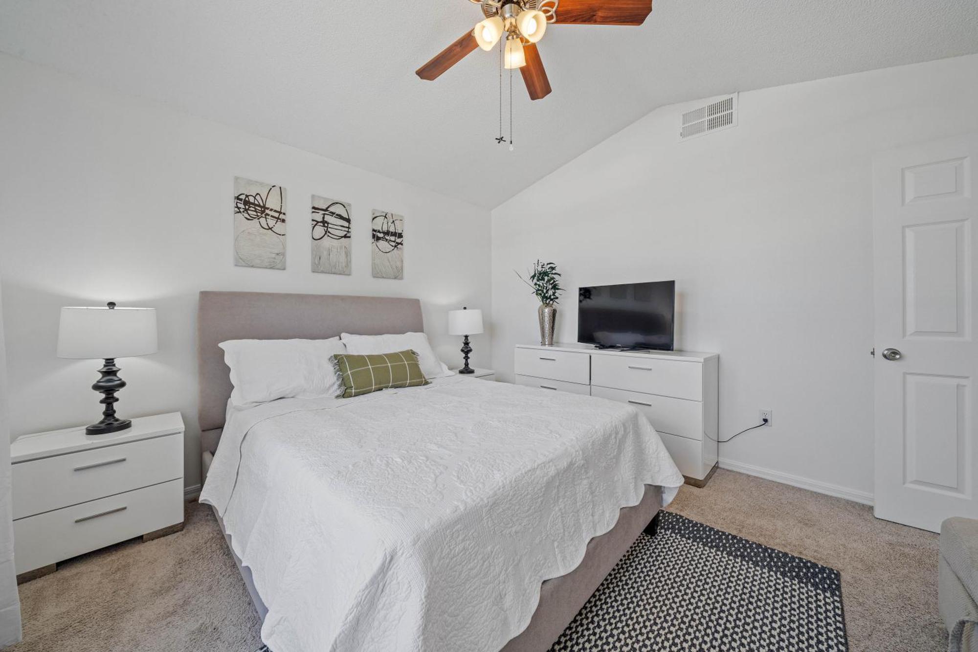 Stunning 4-bedroom W/ Pool - Close To Parks And Gulf Courses! *