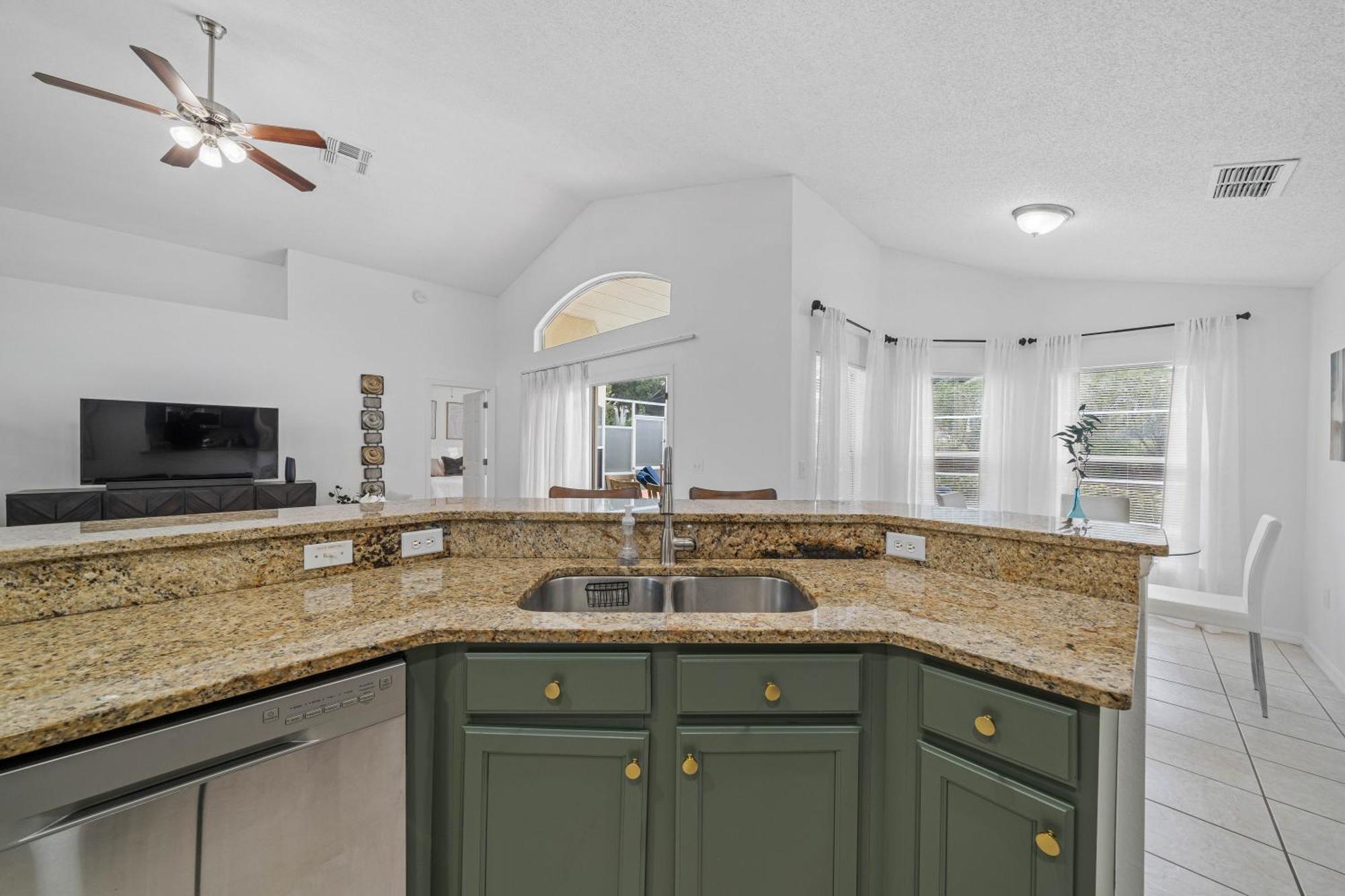 Stunning 4-bedroom W/ Pool - Close To Parks And Gulf Courses! Villa