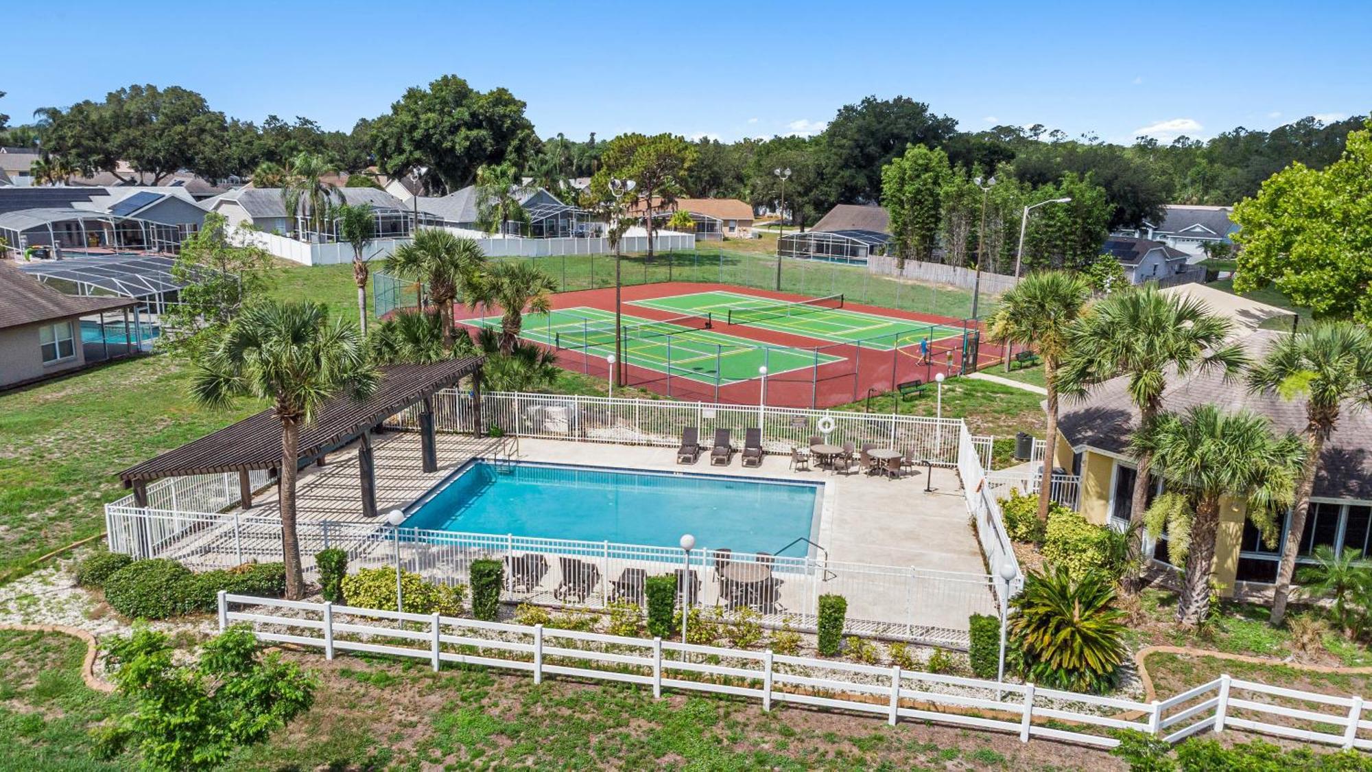 Stunning 4-bedroom W/ Pool - Close To Parks And Gulf Courses! *