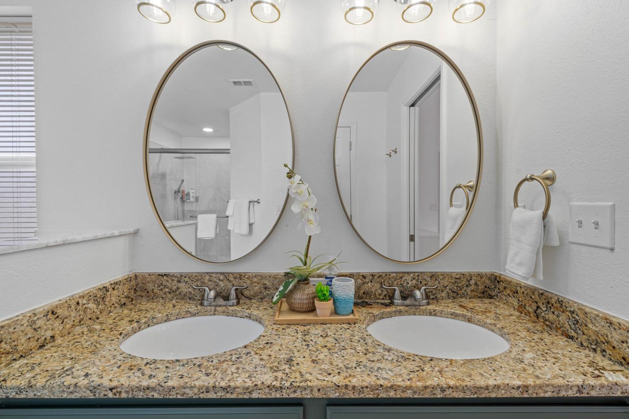 Stunning 4-bedroom W/ Pool - Close To Parks And Gulf Courses! Villa *